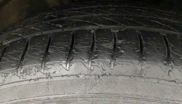 2014 Volkswagen Vento COMFORTLINE TSI AT PETROL, Petrol, Automatic, 57,022 km, Right Front Tyre Tread