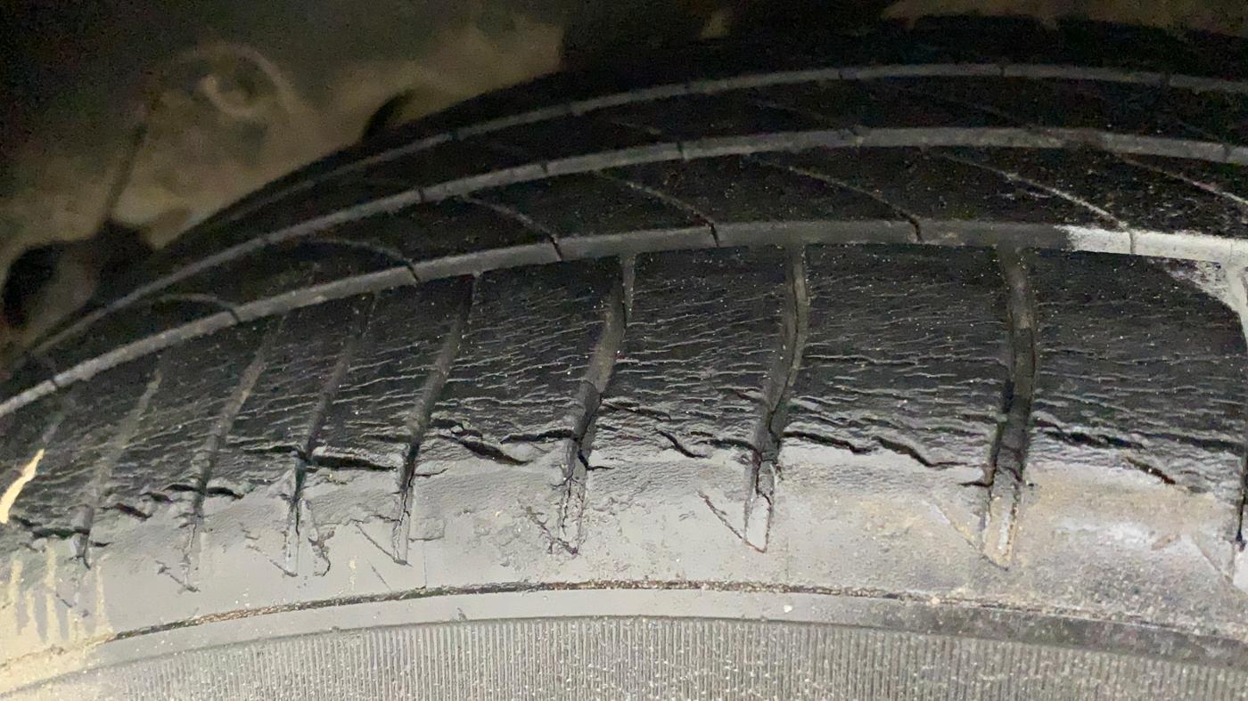 2014 Volkswagen Vento COMFORTLINE TSI AT PETROL, Petrol, Automatic, 57,022 km, Left Rear Tyre Tread