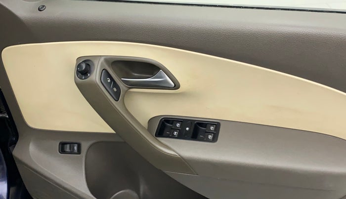 2014 Volkswagen Vento COMFORTLINE TSI AT PETROL, Petrol, Automatic, 57,022 km, Right front window switch / handle - Power window makes minor noise