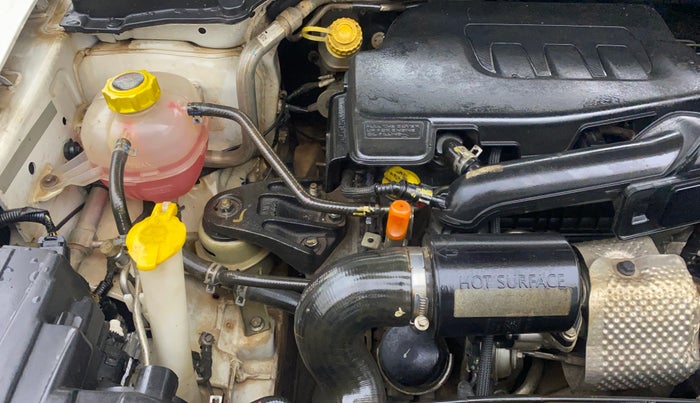 2021 Mahindra XUV300 W8 1.2 PETROL, Petrol, Manual, 80,378 km, Engine View - Right