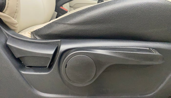 2021 Mahindra XUV300 W8 1.2 PETROL, Petrol, Manual, 80,378 km, Driver Side Adjustment Panel