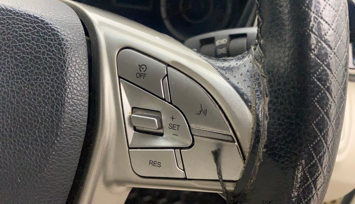 2021 Mahindra XUV300 W8 1.2 PETROL, Petrol, Manual, 80,378 km, Adaptive Cruise Control