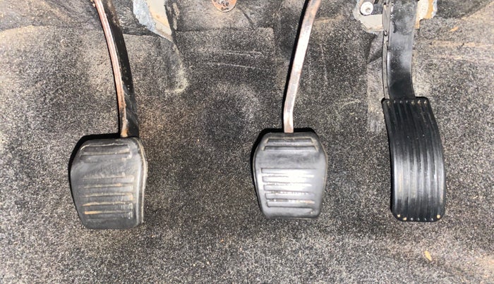 2016 Mahindra TUV300 T8, Diesel, Manual, 66,677 km, Pedals