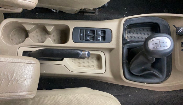 2016 Mahindra TUV300 T8, Diesel, Manual, 66,677 km, Gear Lever