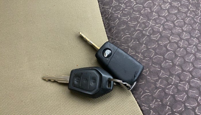 2016 Mahindra TUV300 T8, Diesel, Manual, 66,677 km, Key Close Up