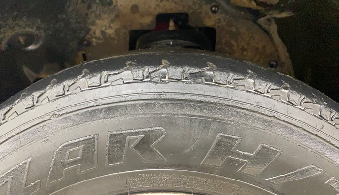 2016 Mahindra TUV300 T8, Diesel, Manual, 66,677 km, Left Front Tyre Tread