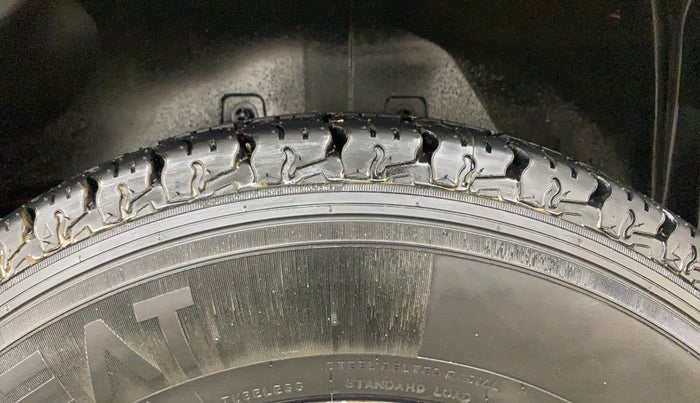 2016 Mahindra TUV300 T8, Diesel, Manual, 66,677 km, Left Rear Tyre Tread