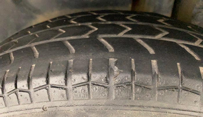 2016 Maruti Swift Dzire VXI, Petrol, Manual, 86,060 km, Left Rear Tyre Tread