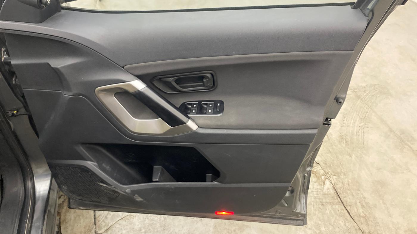 2023 Tata Harrier XM 2.0L KRYOTEC, Diesel, Manual, 35,952 km, Driver Side Door Panels Control