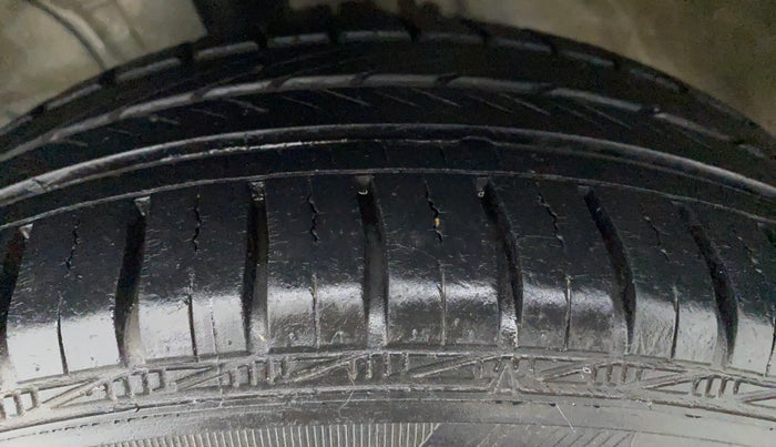 2011 Toyota Etios V, Petrol, Manual, Left Rear Tyre Tread