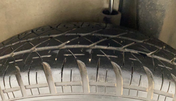 2011 Maruti Ritz VXI, Petrol, Manual, 1,28,149 km, Left Rear Tyre Tread