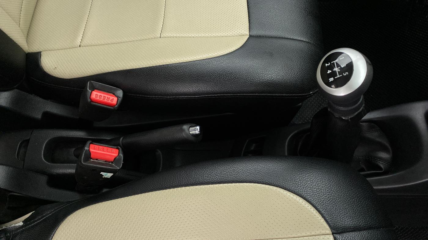 2017 Maruti Wagon R 1.0 VXI, Petrol, Manual, 15,357 km, Gear Lever