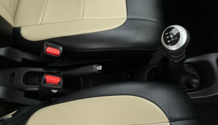 2017 Maruti Wagon R 1.0 VXI, Petrol, Manual, 15,357 km, Gear Lever