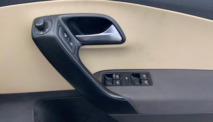 2014 Volkswagen Polo HIGHLINE1.2L, Petrol, Manual, 1,28,170 km, Driver Side Door Panels Control