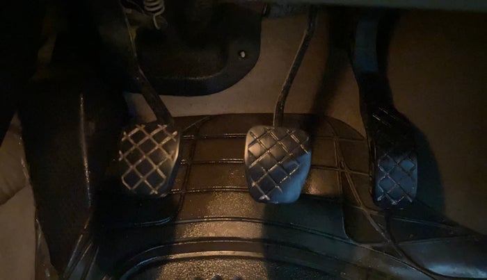 2014 Volkswagen Polo HIGHLINE1.2L, Petrol, Manual, 1,28,170 km, Pedals