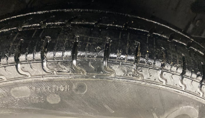 2013 Hyundai i10 MAGNA 1.1, Petrol, Manual, 66,622 km, Right Front Tyre Tread