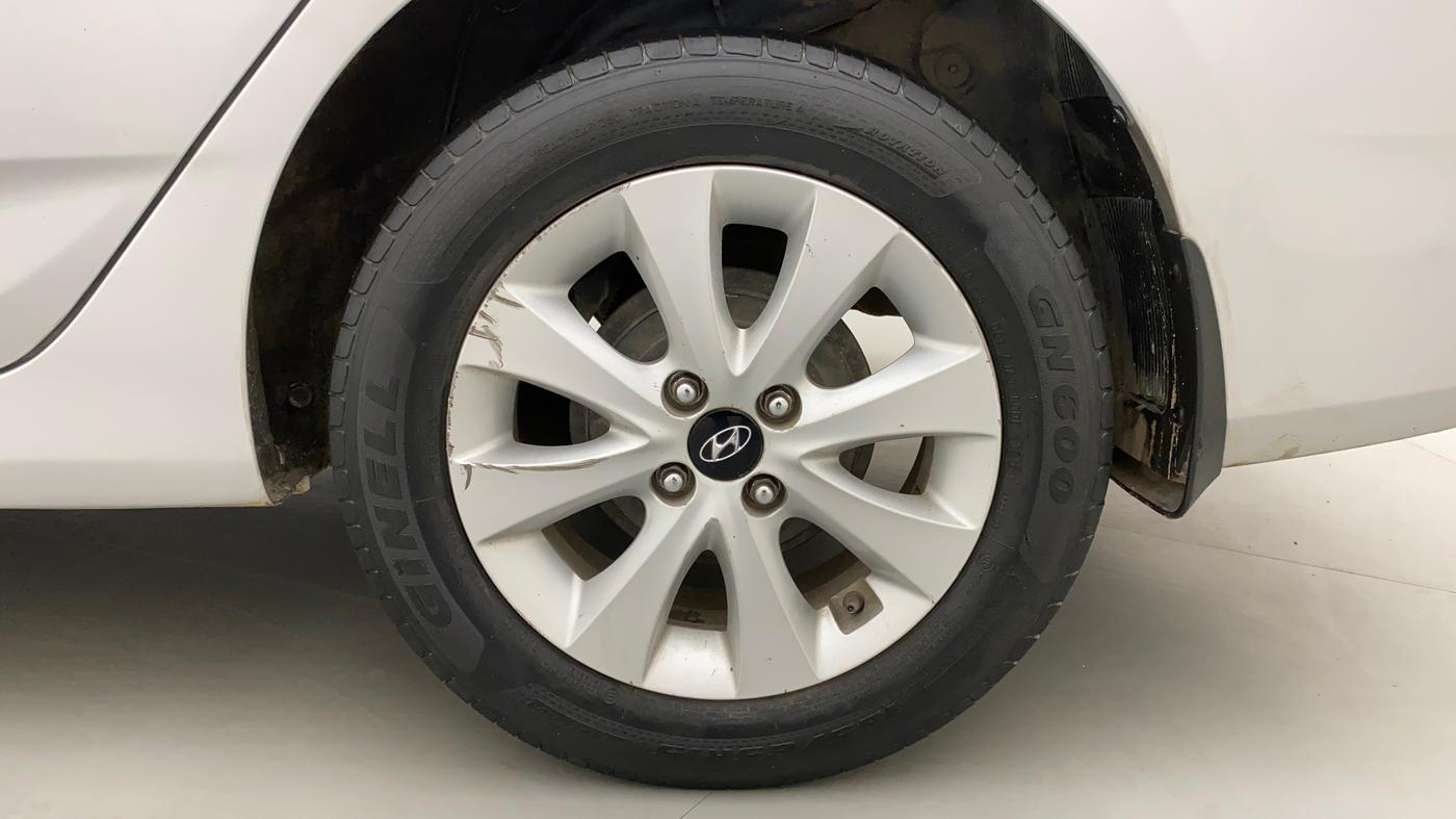 2016 Hyundai Verna FLUIDIC 4S 1.6 VTVT S AT, Petrol, Automatic, 62,295 km, Left Rear Wheel