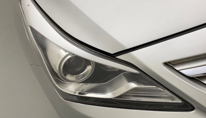 2016 Hyundai Verna FLUIDIC 4S 1.6 VTVT S AT, Petrol, Automatic, 62,295 km, Right headlight - Minor scratches