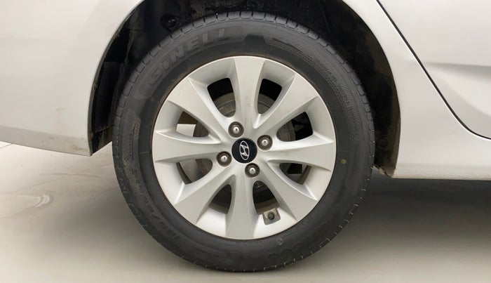 2016 Hyundai Verna FLUIDIC 4S 1.6 VTVT S AT, Petrol, Automatic, 62,295 km, Right Rear Wheel