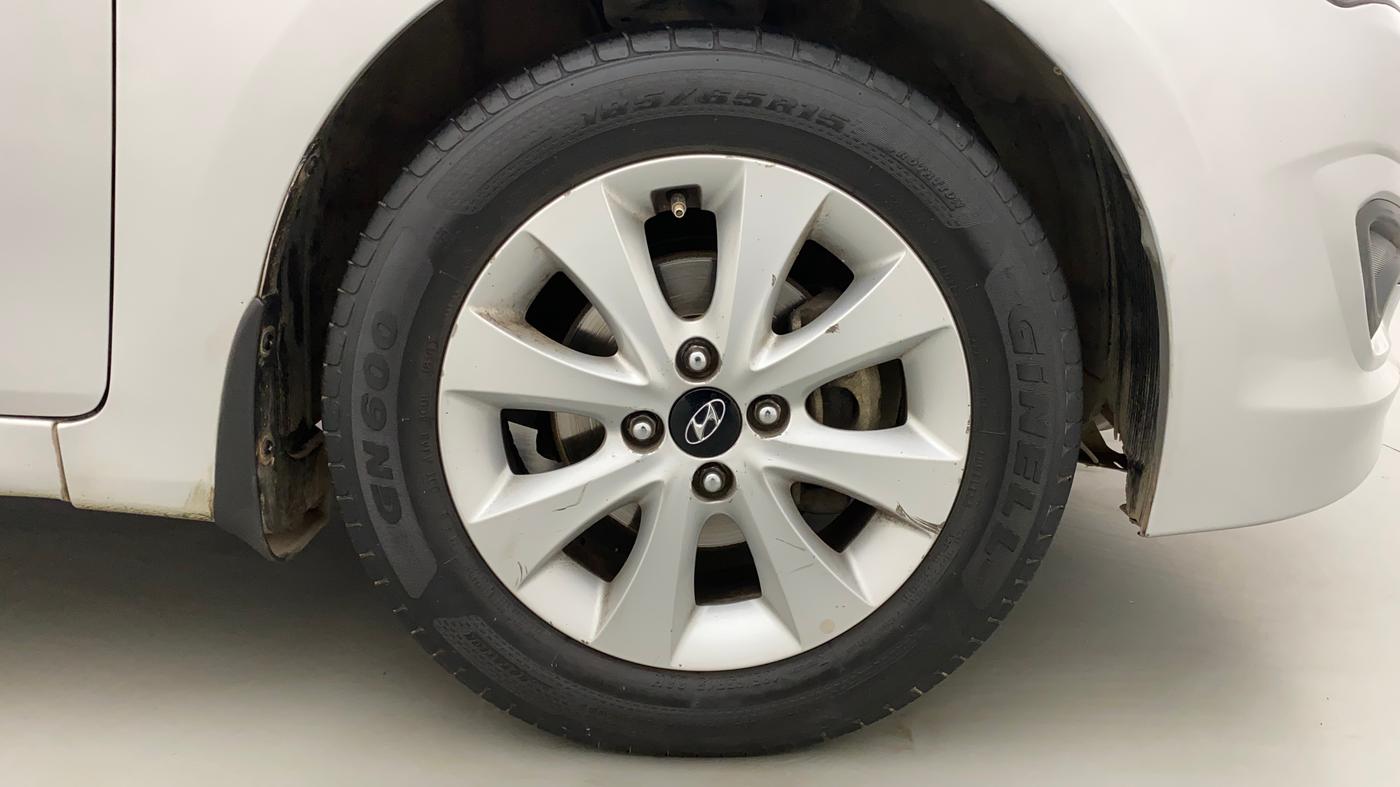 2016 Hyundai Verna FLUIDIC 4S 1.6 VTVT S AT, Petrol, Automatic, 62,295 km, Right Front Wheel