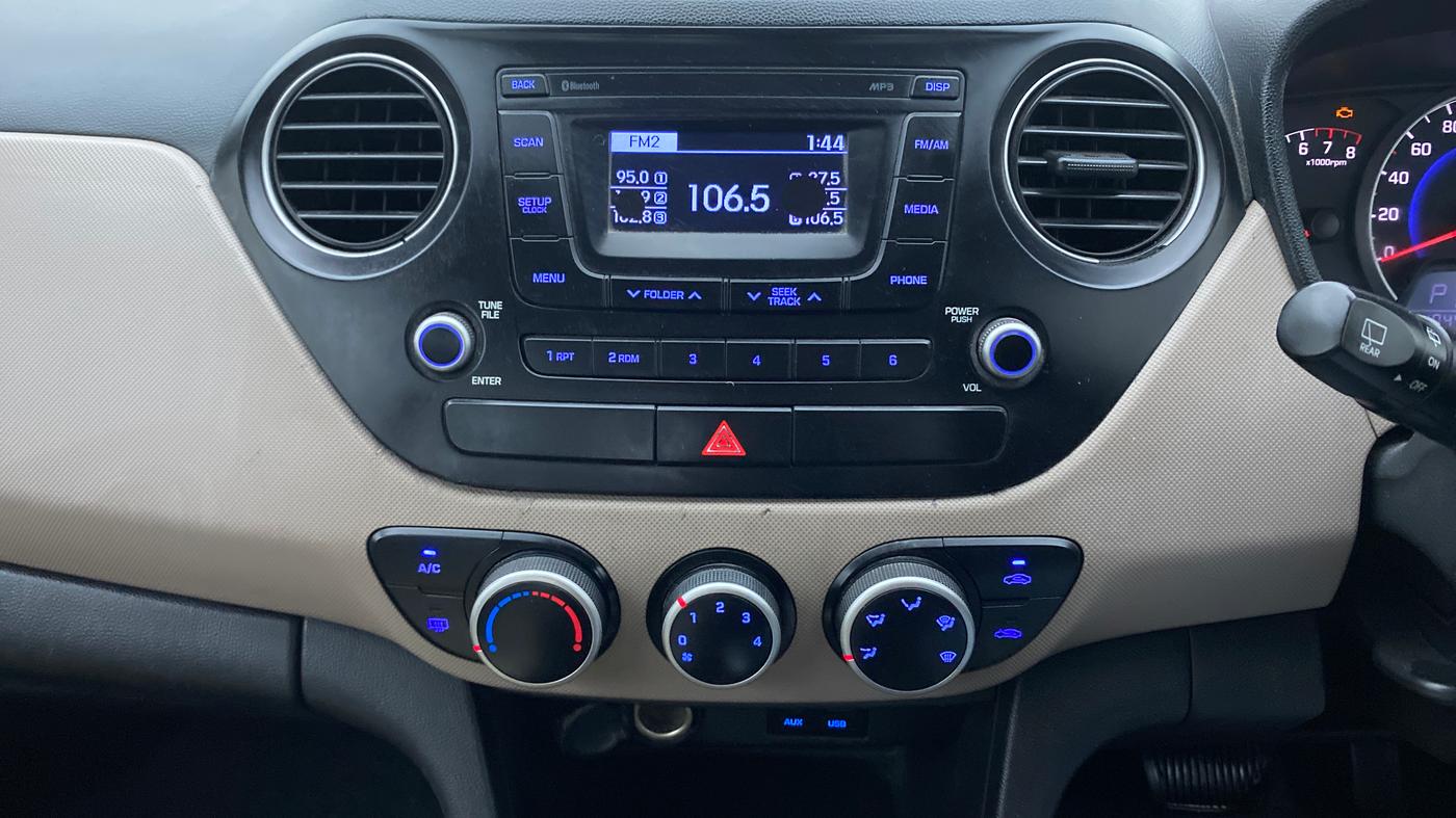 2016 Hyundai Grand i10 ASTA (O) AT 1.2 KAPPA VTVT, Petrol, Automatic, 1,04,499 km, Air Conditioner