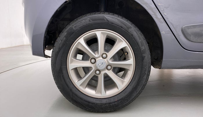 2016 Hyundai Grand i10 ASTA (O) AT 1.2 KAPPA VTVT, Petrol, Automatic, 1,04,499 km, Right Front Wheel
