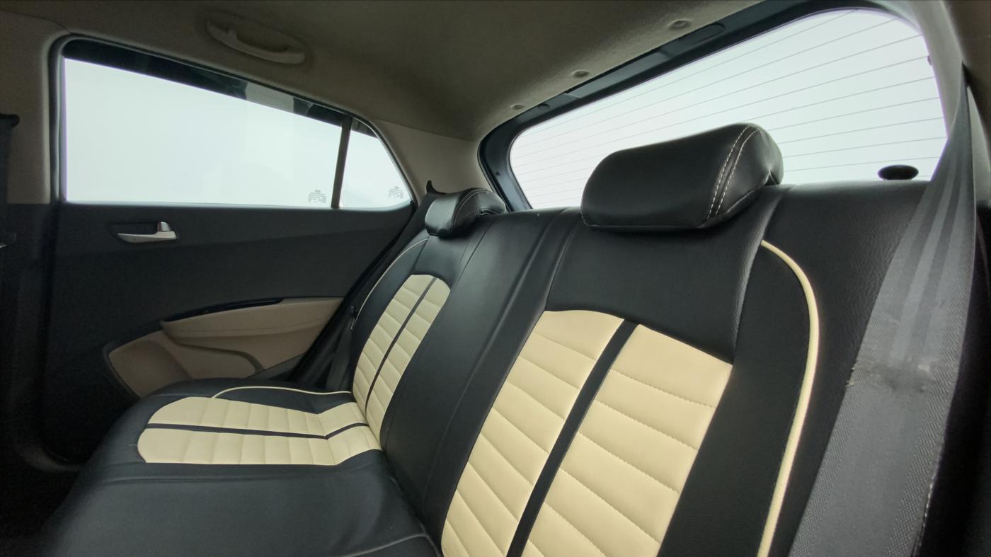 2016 Hyundai Grand i10 ASTA (O) AT 1.2 KAPPA VTVT, Petrol, Automatic, 1,04,499 km, Right Side Rear Door Cabin
