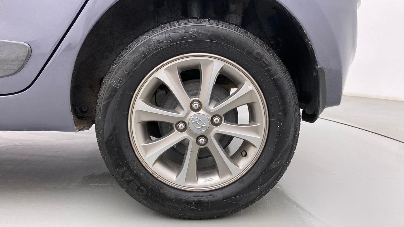 2016 Hyundai Grand i10 ASTA (O) AT 1.2 KAPPA VTVT, Petrol, Automatic, 1,04,499 km, Left Rear Wheel