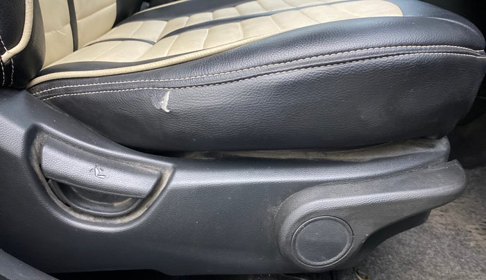 2016 Hyundai Grand i10 ASTA (O) AT 1.2 KAPPA VTVT, Petrol, Automatic, 1,04,499 km, Driver Side Adjustment Panel