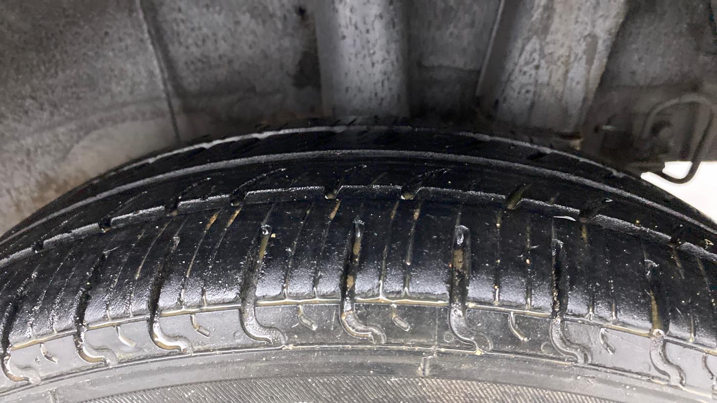 2016 Hyundai Grand i10 ASTA (O) AT 1.2 KAPPA VTVT, Petrol, Automatic, 1,04,499 km, Left Rear Tyre Tread