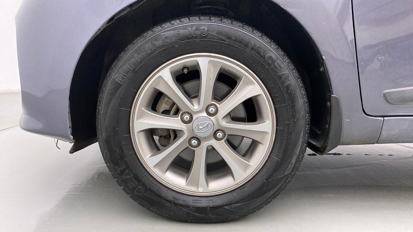 2016 Hyundai Grand i10 ASTA (O) AT 1.2 KAPPA VTVT, Petrol, Automatic, 1,04,499 km, Left Front Wheel