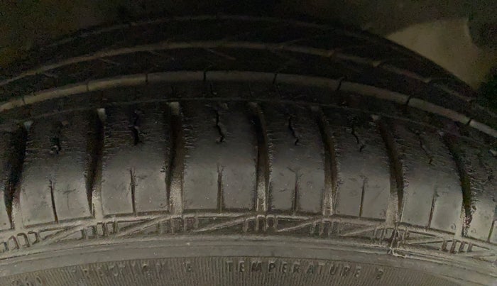 2012 Honda Brio S MT, CNG, Manual, 90,042 km, Left Front Tyre Tread