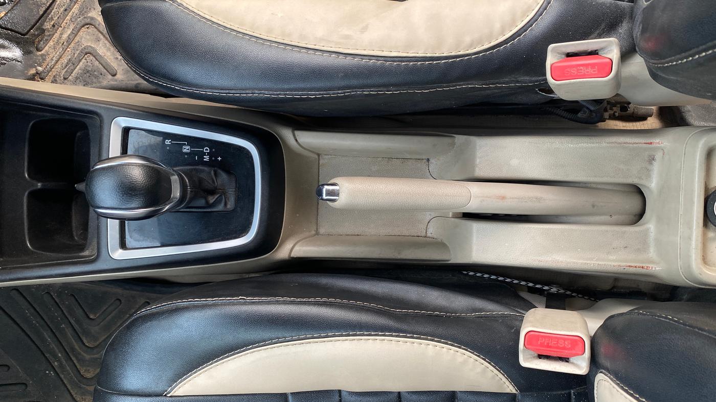 2018 Maruti Dzire VDI AMT, Diesel, Automatic, 1,17,772 km, Gear Lever