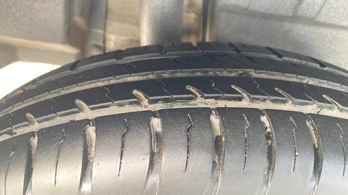 2018 Maruti Dzire VDI AMT, Diesel, Automatic, 1,17,772 km, Right Rear Tyre Tread