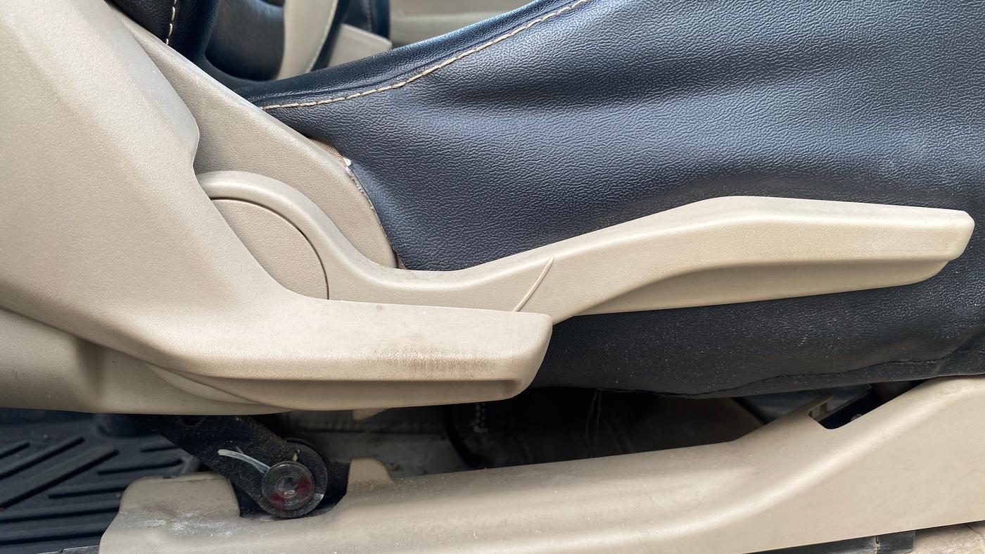 2018 Maruti Dzire VDI AMT, Diesel, Automatic, 1,17,772 km, Driver Side Adjustment Panel