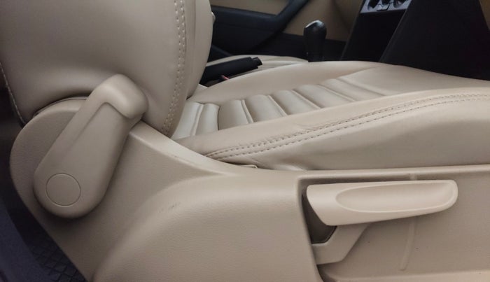 2016 Volkswagen Ameo COMFORTLINE 1.2L, Petrol, Manual, 50,963 km, Driver Side Adjustment Panel