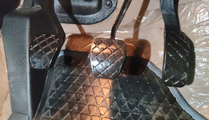 2016 Volkswagen Ameo COMFORTLINE 1.2L, Petrol, Manual, 50,963 km, Pedals