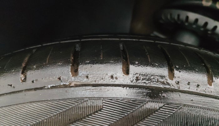 2016 Volkswagen Ameo COMFORTLINE 1.2L, Petrol, Manual, 50,963 km, Left Front Tyre Tread