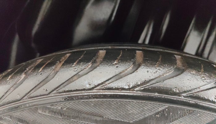 2016 Volkswagen Ameo COMFORTLINE 1.2L, Petrol, Manual, 50,963 km, Right Rear Tyre Tread