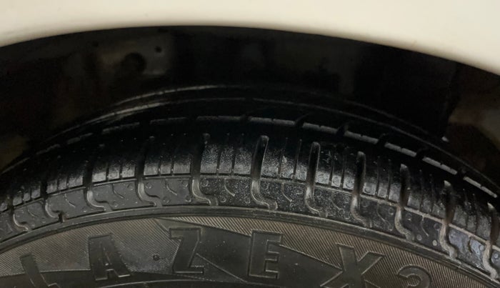 2016 Hyundai Eon MAGNA +, Petrol, Manual, 66,818 km, Left Rear Tyre Tread