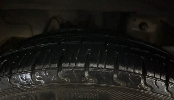 2016 Hyundai Eon MAGNA +, Petrol, Manual, 66,818 km, Right Rear Tyre Tread
