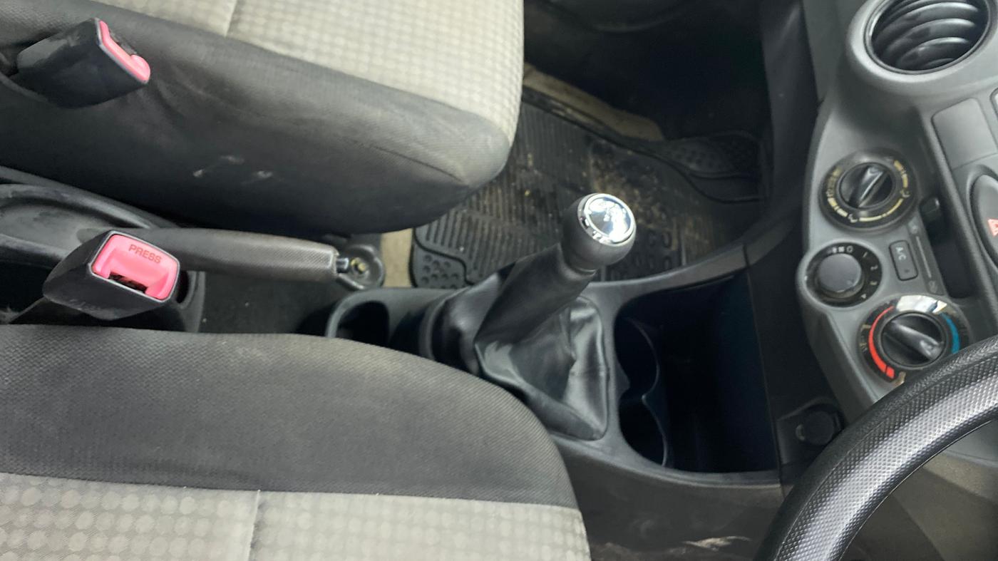 2013 Toyota Etios G, Petrol, Manual, 9,179 km, Gear Lever
