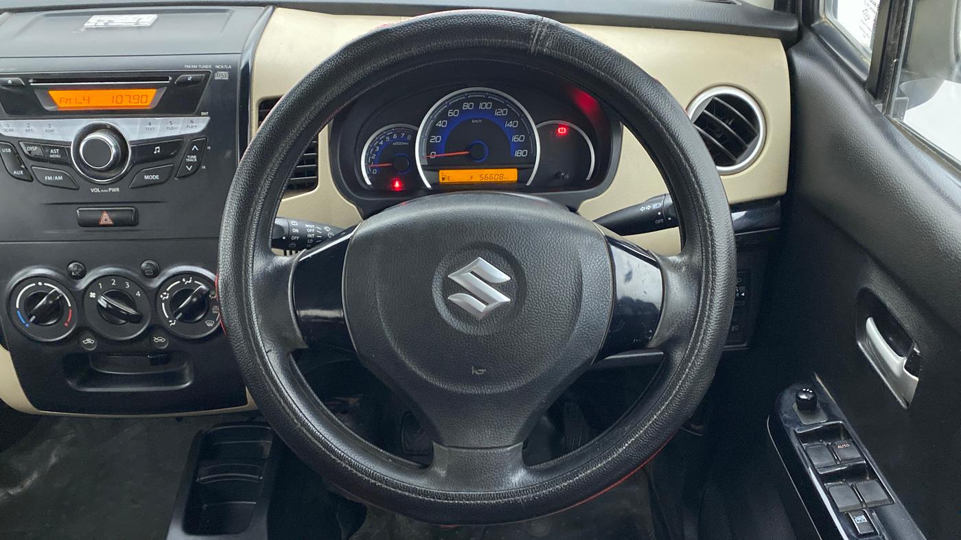 2017 Maruti Wagon R 1.0 VXI, Petrol, Manual, 56,608 km, Steering Wheel Close Up