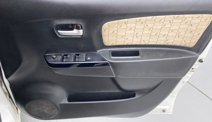 2017 Maruti Wagon R 1.0 VXI, Petrol, Manual, 56,608 km, Driver Side Door Panels Control