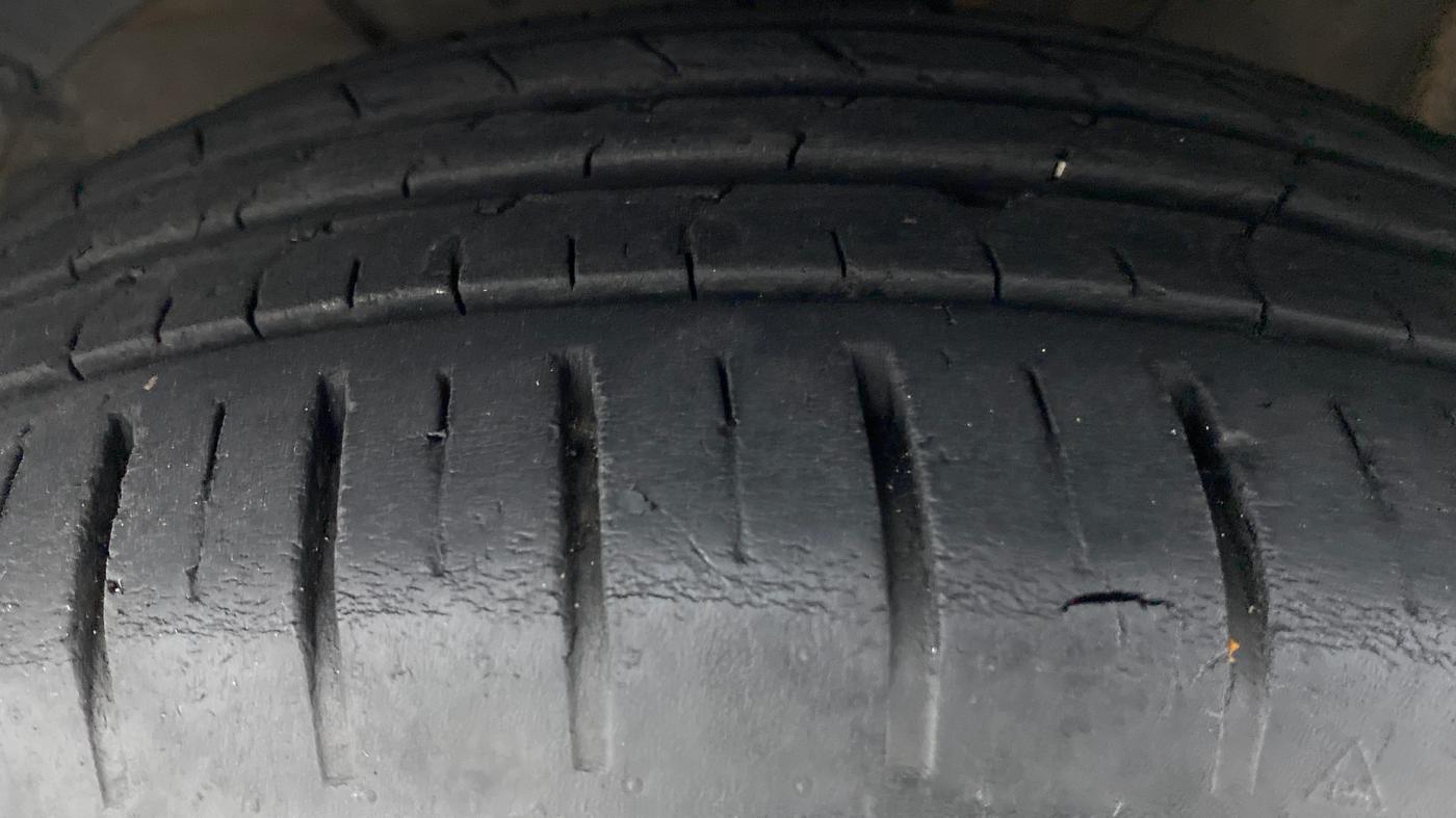 2020 Toyota Glanza G CVT, Petrol, Automatic, 41,783 km, Left Front Tyre Tread
