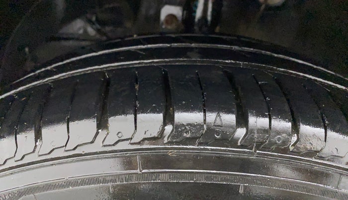 2016 Maruti Baleno DELTA PETROL 1.2, CNG, Manual, 1,05,907 km, Left Front Tyre Tread