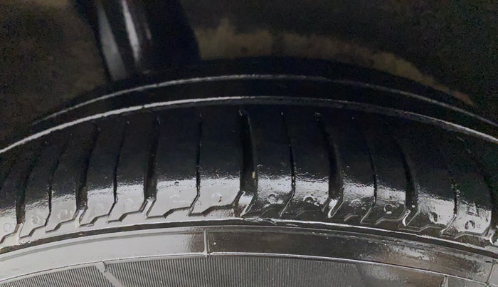 2016 Maruti Baleno DELTA PETROL 1.2, CNG, Manual, 1,05,907 km, Right Rear Tyre Tread