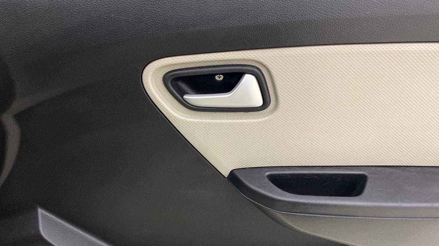 2020 Maruti Alto VXI, Petrol, Manual, 43,917 km, Driver Side Door Panels Control