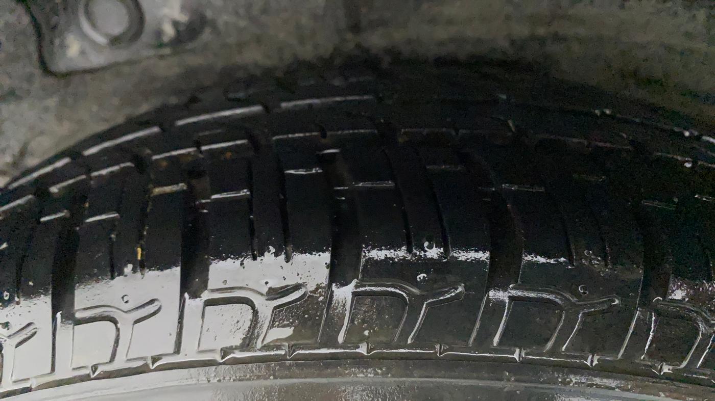 2010 Hyundai i10 MAGNA 1.2, Petrol, Manual, 25,961 km, Right Rear Tyre Tread