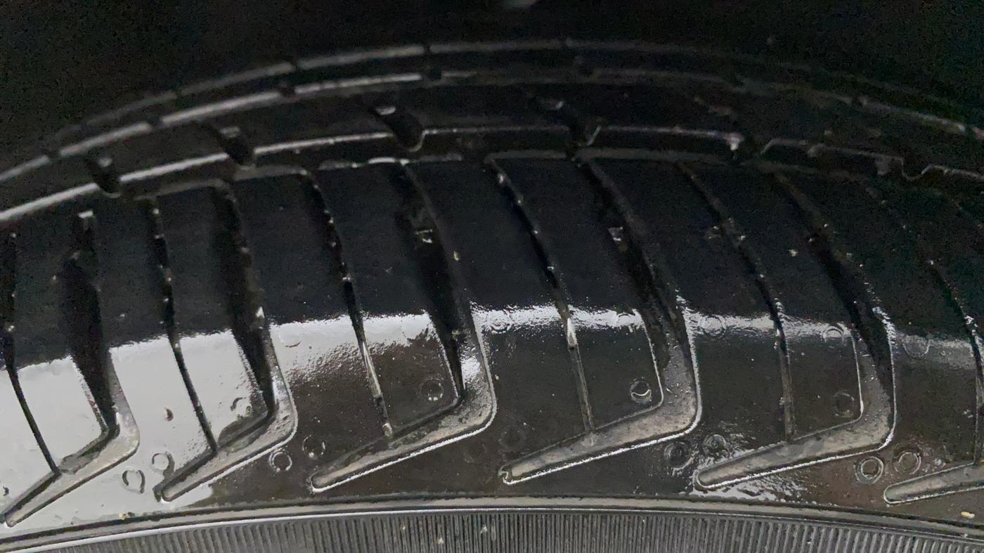 2010 Hyundai i10 MAGNA 1.2, Petrol, Manual, 25,961 km, Right Front Tyre Tread